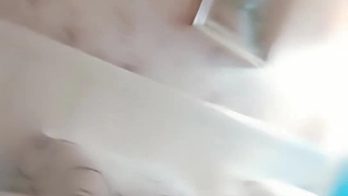 欧美日韩人妻激情-第一次与男友以外的男人在行使中车震!
